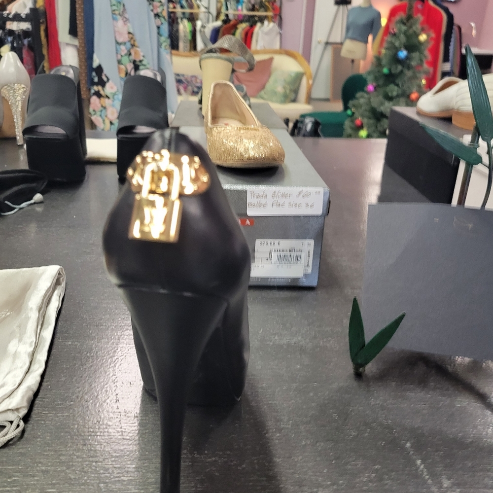 Louis Vuitton pumps - Picture 2 of 3